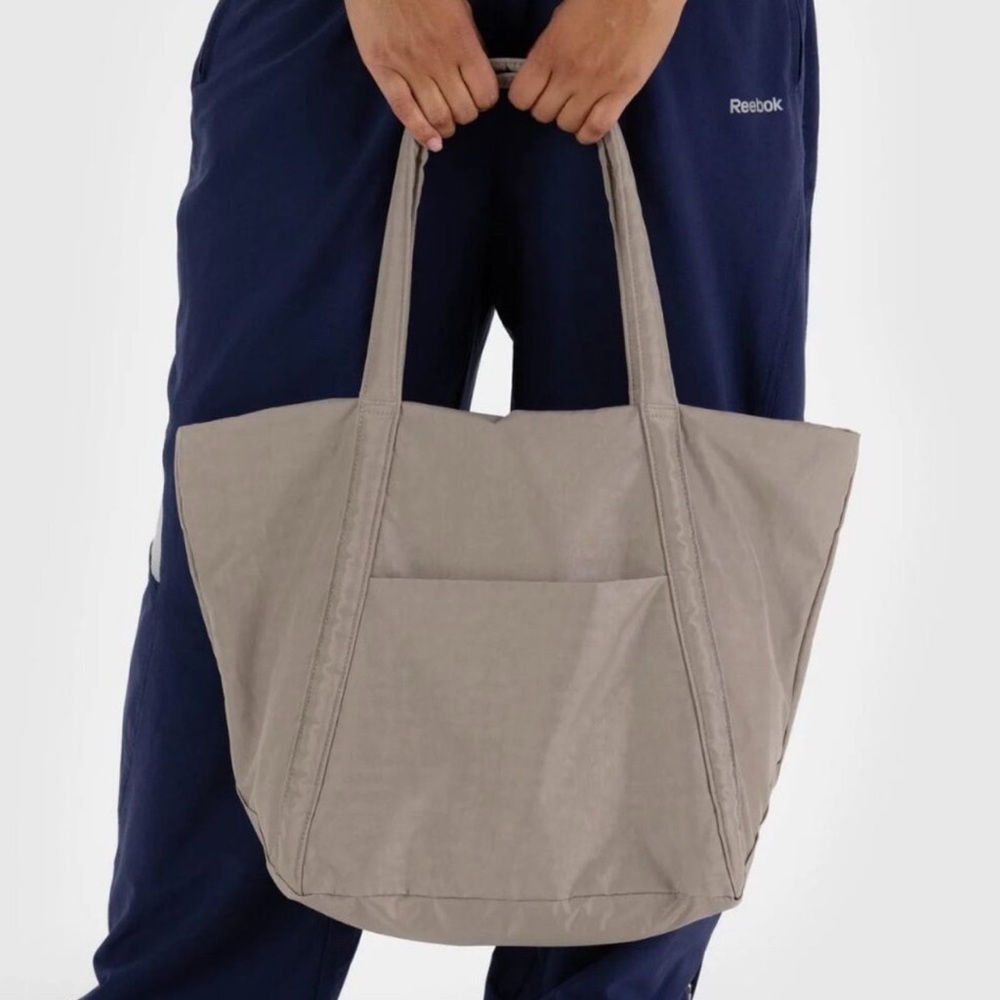 SOLD EUC - Baggu Travel Cloud Tote Bag - Dove